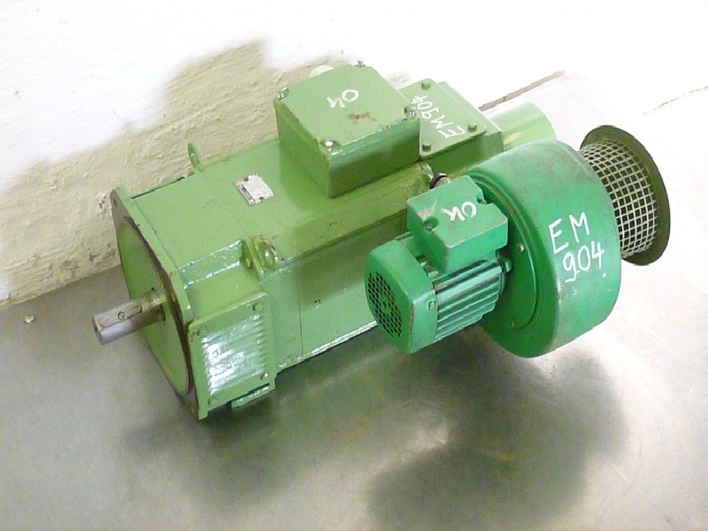 DC motor VEM MFD 112.2 - F 02( MFD112.2-F02 ) TGL 39434 ( TGL39434 ) Fremdbelüftung: KMRB 56 K 2 ( KMRB56K2 ) gebraucht, geprüft, sehr guter Zustand ! photo on Industry-Pilot